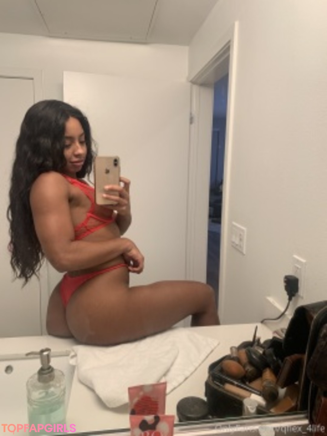 Naakte gelekte OnlyFans-foto van Qimmah Russo #13