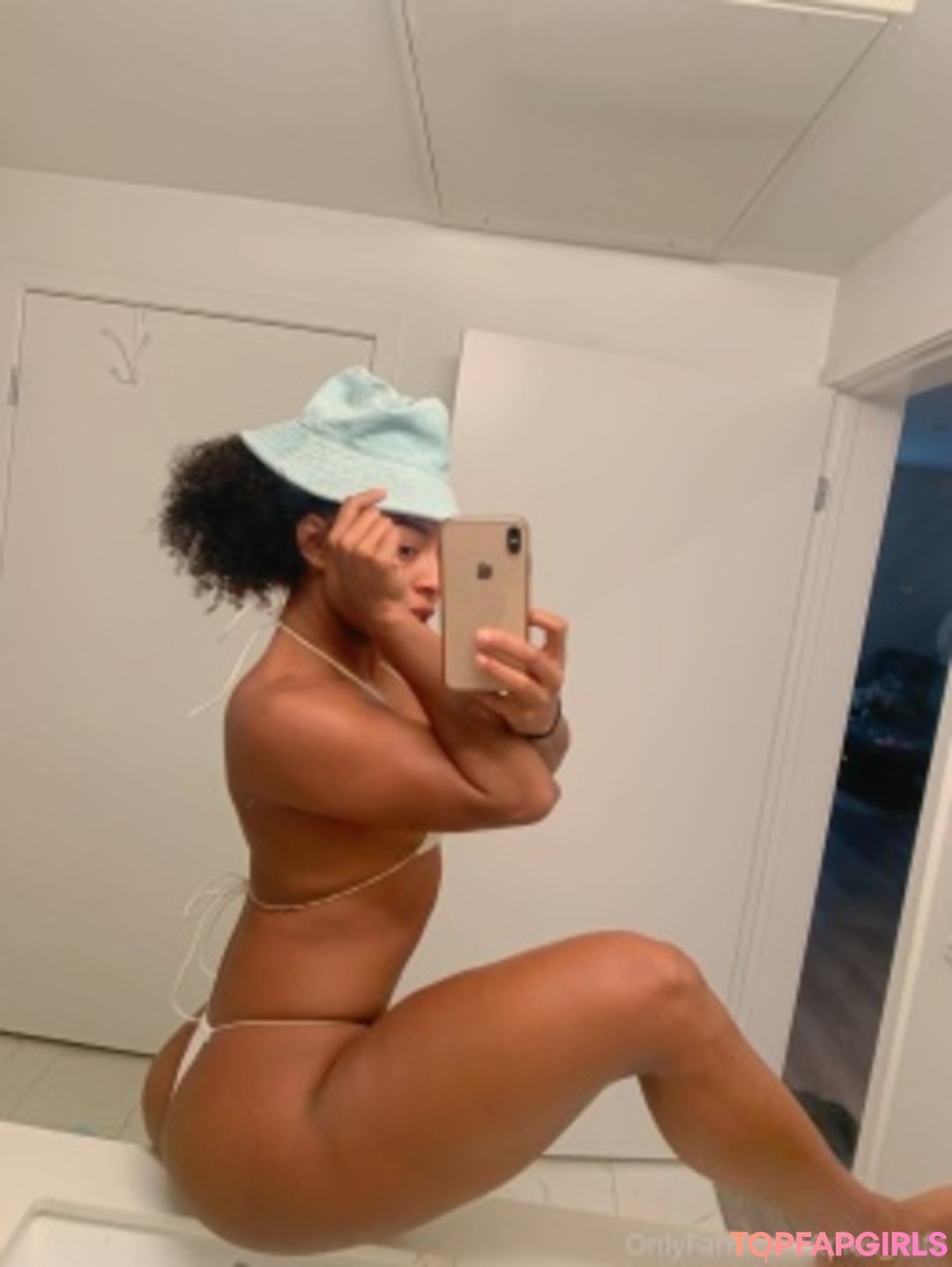 Naakte gelekte OnlyFans-foto van Qimmah Russo #172