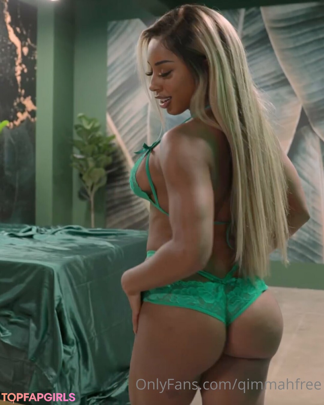 Naakte gelekte OnlyFans-foto van Qimmah Russo #271