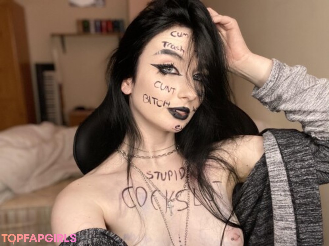 Naakte gelekte OnlyFans-foto van Raven Alternative #14