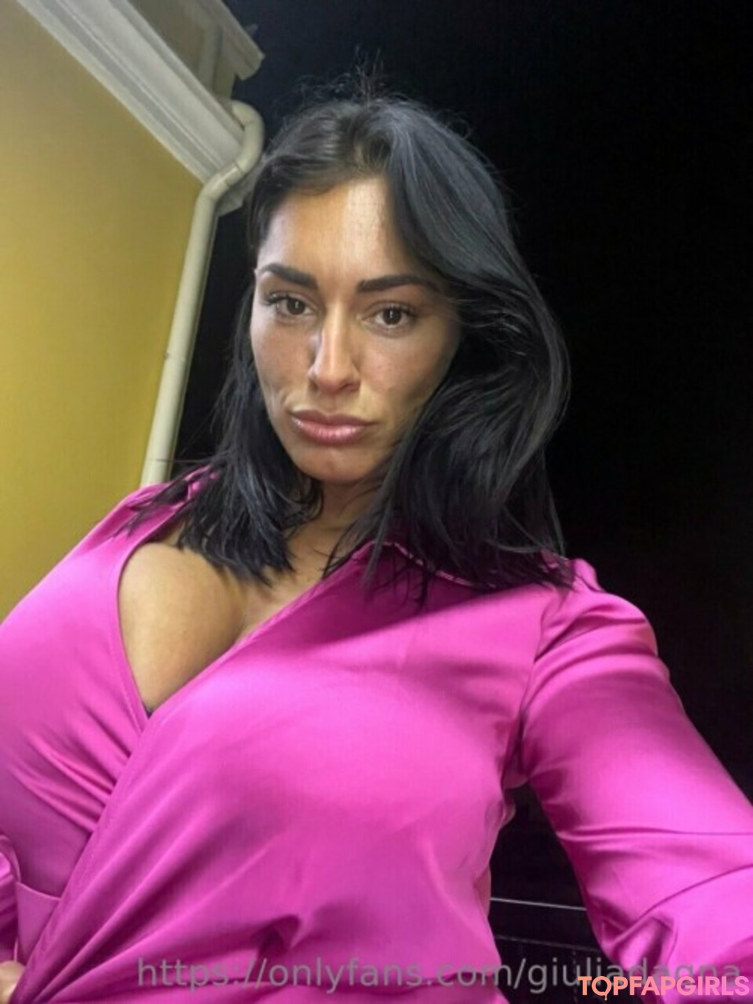 Naakte gelekte OnlyFans-foto van Giulia Daqna #16