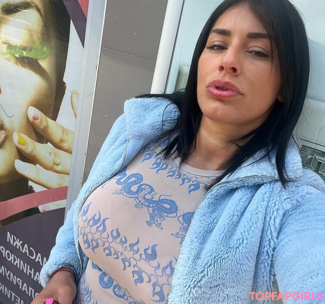 Naakte gelekte OnlyFans-foto van Giulia Daqna #220