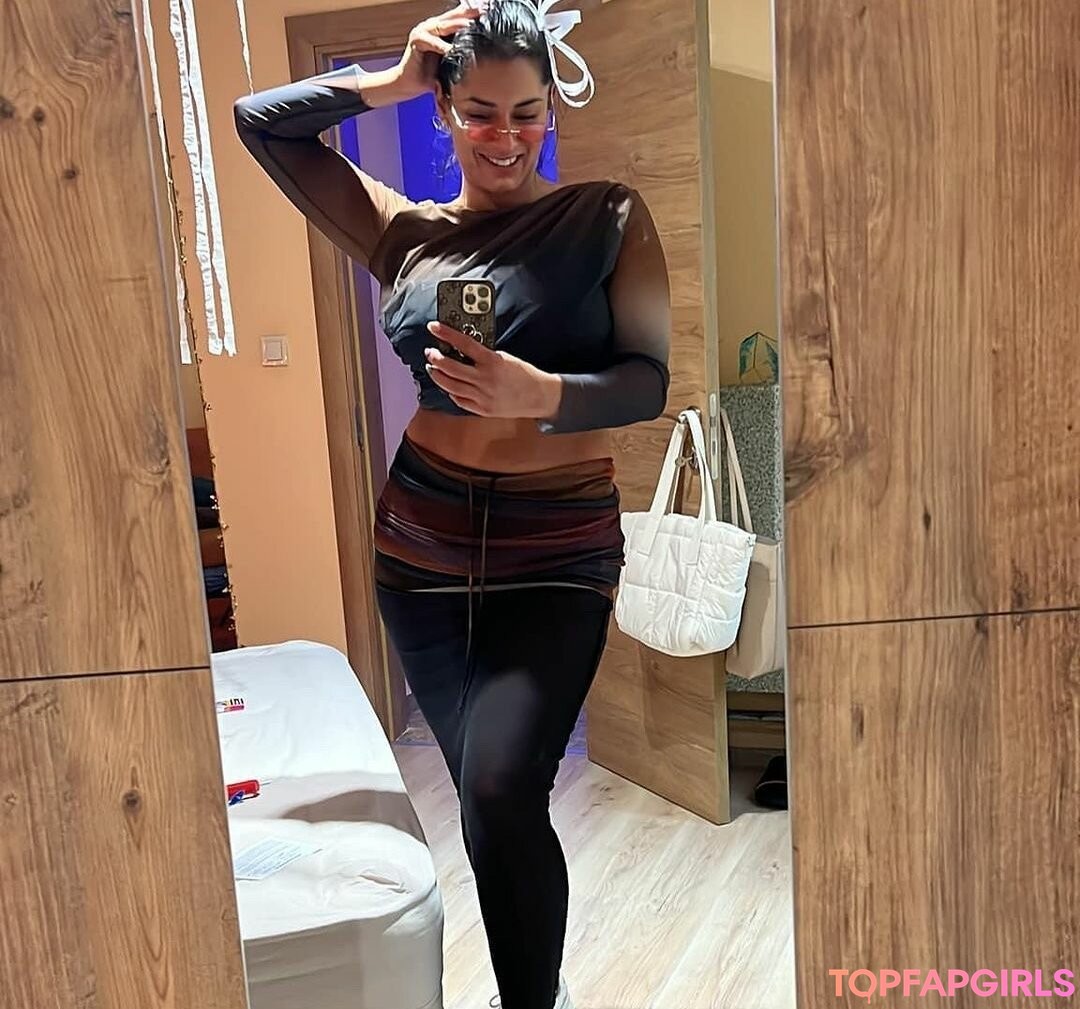 Naakte gelekte OnlyFans-foto van Giulia Daqna #235