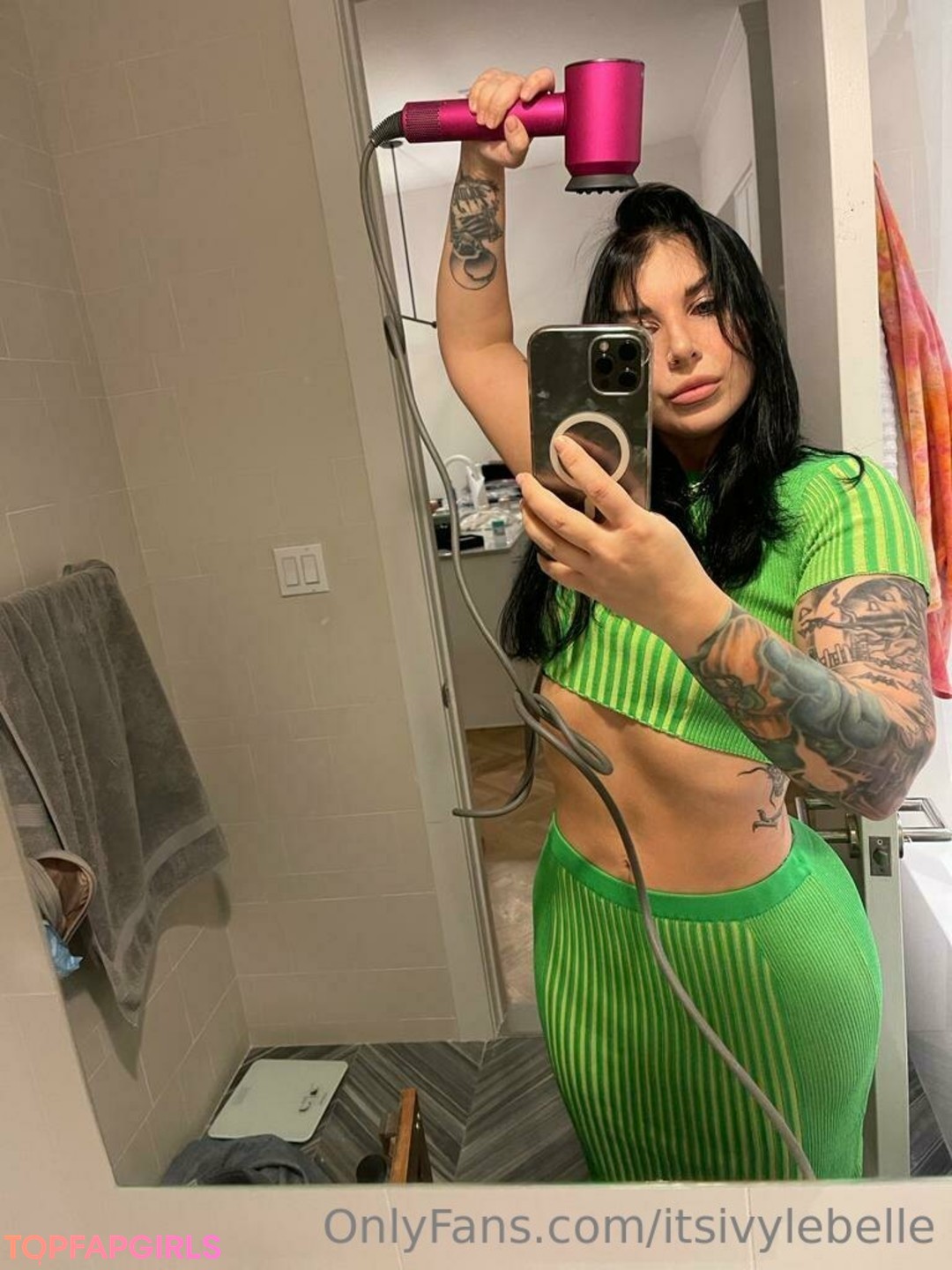 Naakte gelekte OnlyFans-foto van Ivy Lebelle #264
