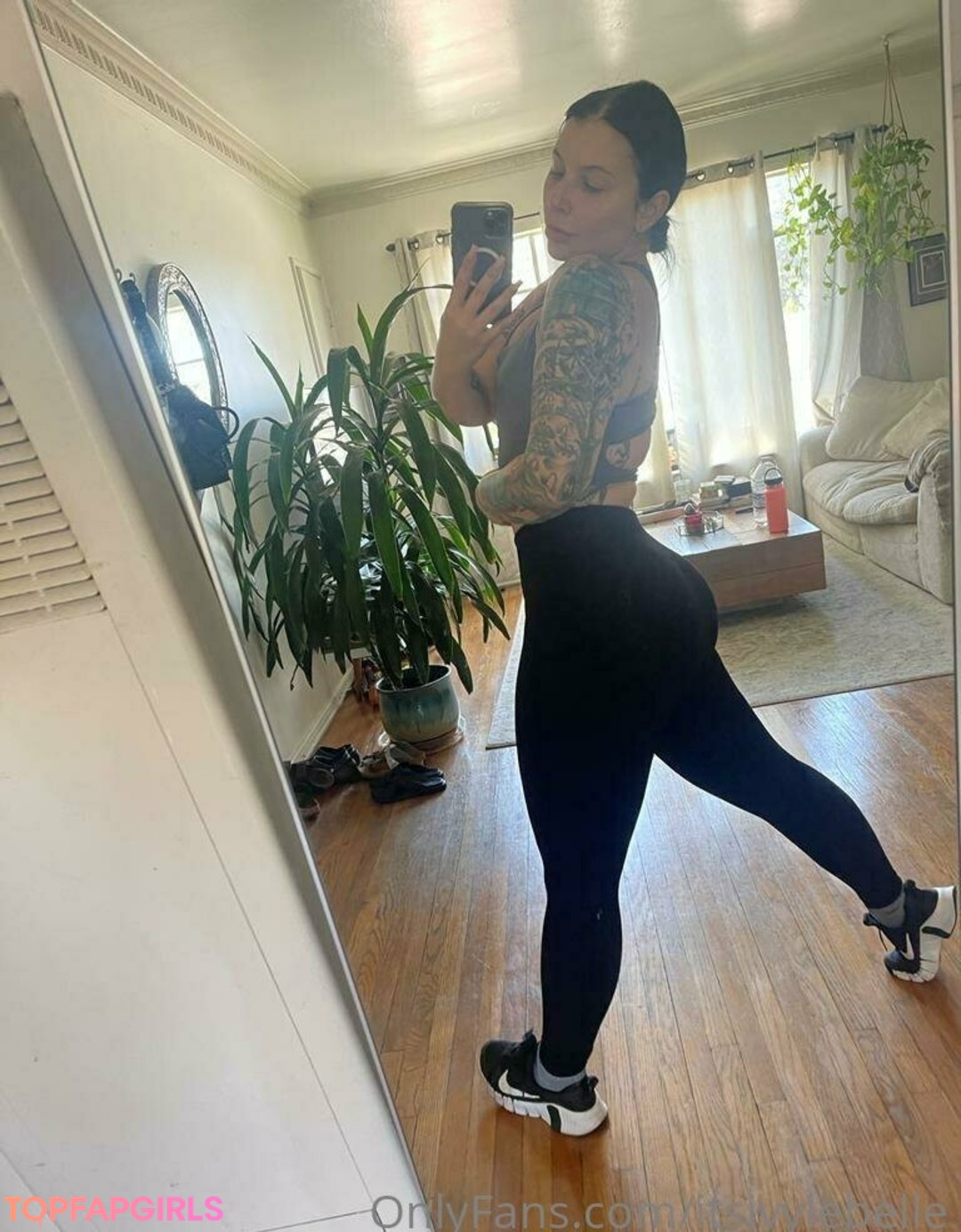 Naakte gelekte OnlyFans-foto van Ivy Lebelle #452