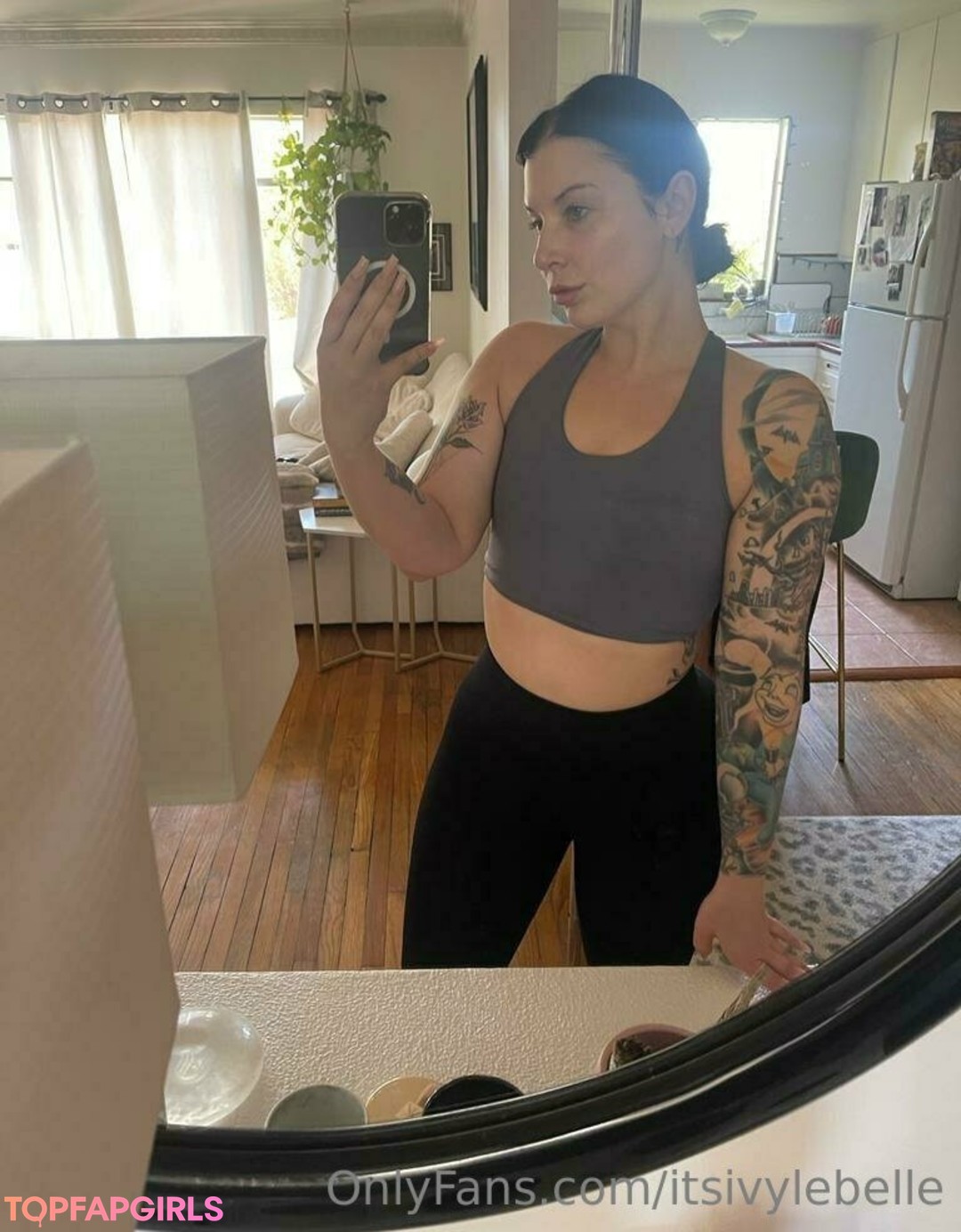 Naakte gelekte OnlyFans-foto van Ivy Lebelle #560