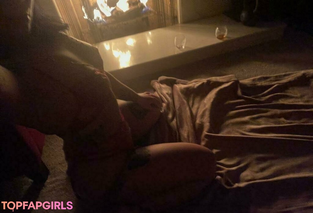 Naakte gelekte OnlyFans-foto van Ivy Lebelle #611
