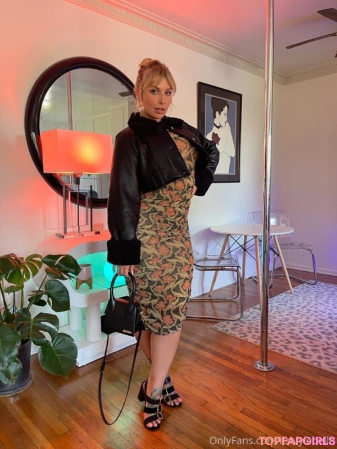 Naakte gelekte OnlyFans-foto van Ivy Lebelle #9