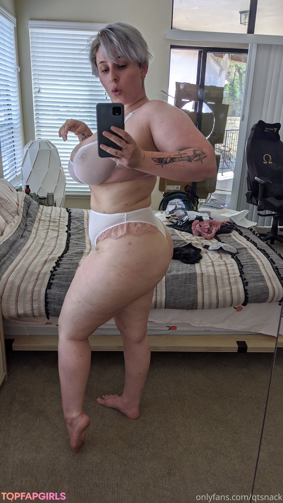 Naakte gelekte OnlyFans-foto van Qtsnack #118
