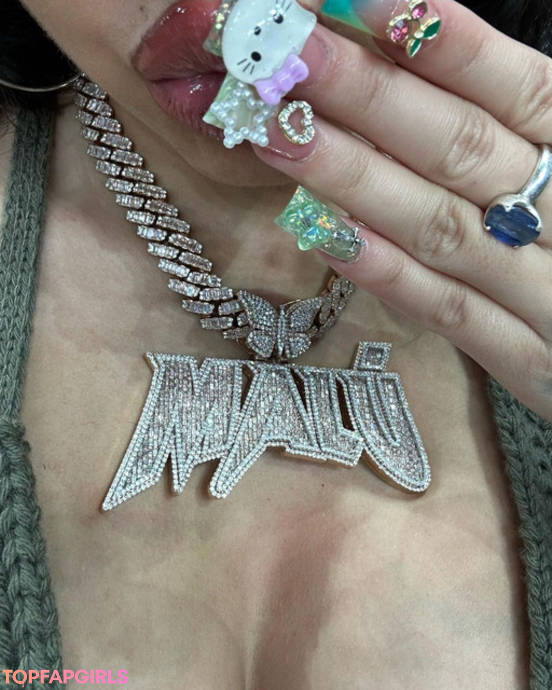 Naakte gelekte OnlyFans-foto van Malu Trevejo #826