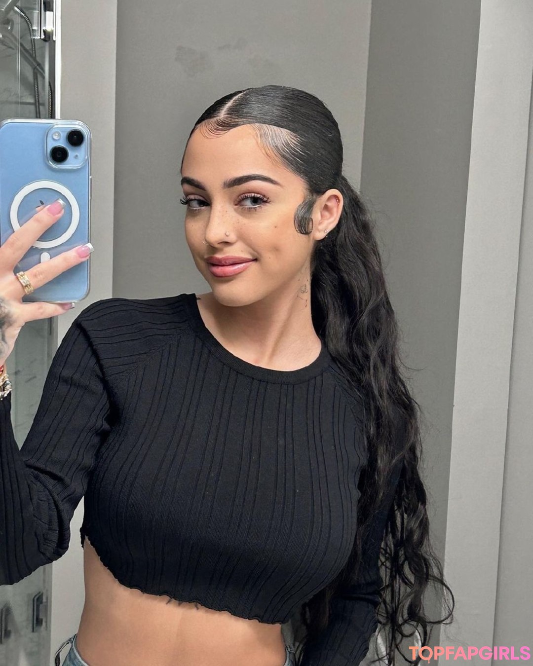 Naakte gelekte OnlyFans-foto van Malu Trevejo #888