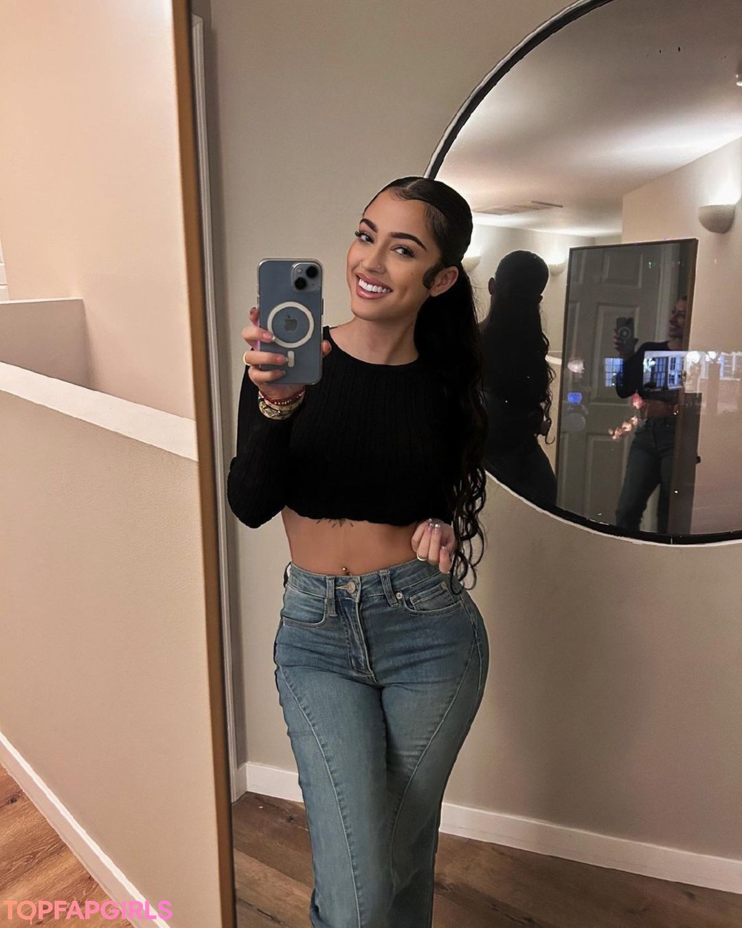 Naakte gelekte OnlyFans-foto van Malu Trevejo #892