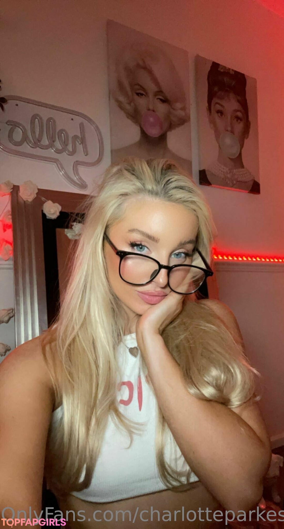 Naakte gelekte OnlyFans-foto van Charlotte Parkes #95