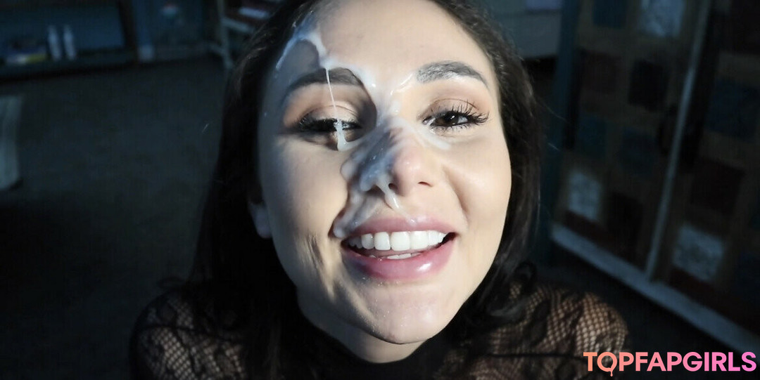 Naakte gelekte OnlyFans-foto van Ariana Marie #1111