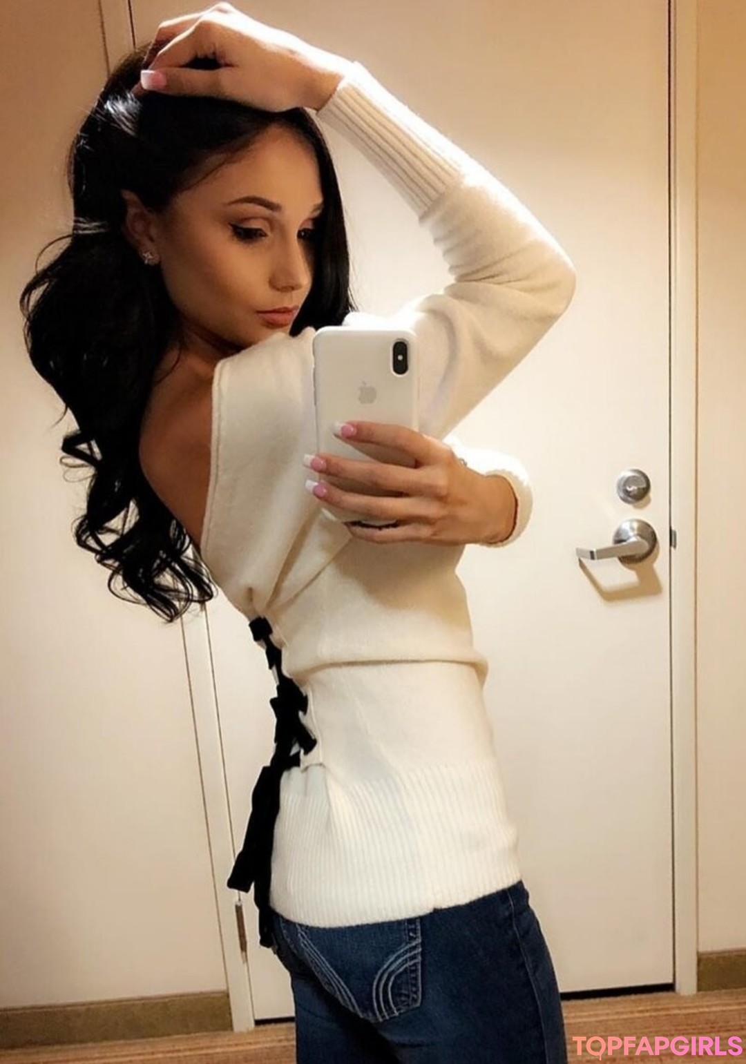 Naakte gelekte OnlyFans-foto van Ariana Marie #711