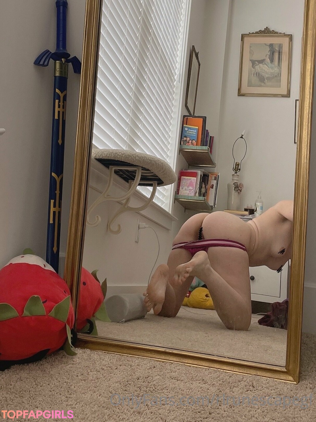 Naakte gelekte OnlyFans-foto van Rlrunescapegf #379