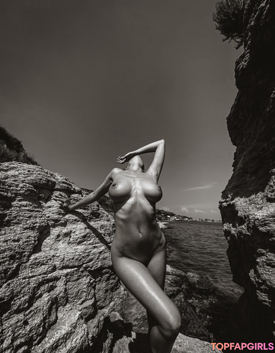 Naakte gelekte OnlyFans-foto van Mila Amour #1093