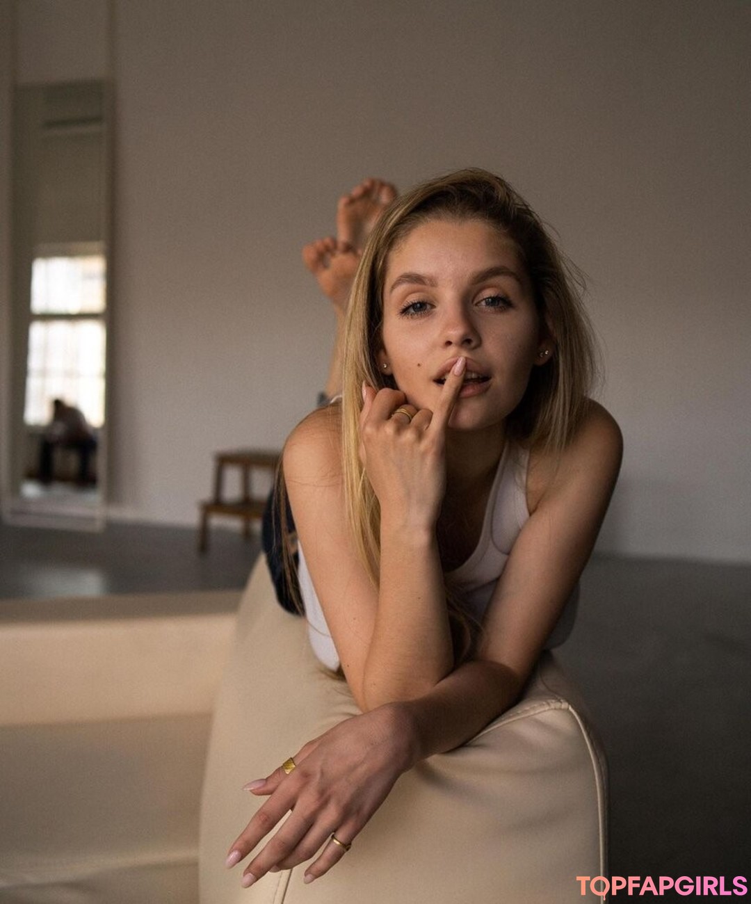 Naakte gelekte OnlyFans-foto van Mila Amour #1389