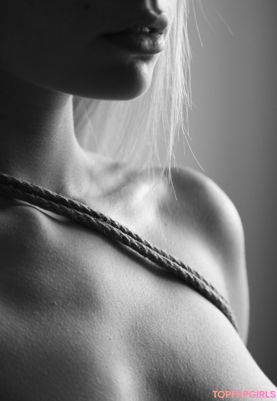 Naakte gelekte OnlyFans-foto van Mila Amour #1477