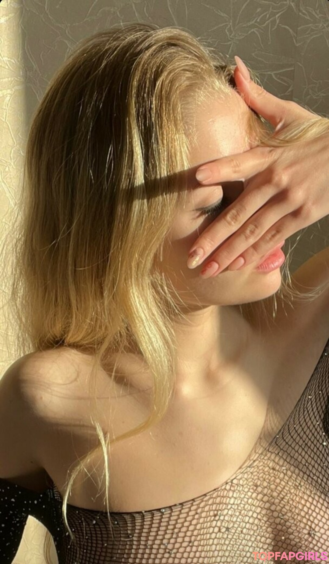 Naakte gelekte OnlyFans-foto van Mila Amour #1566