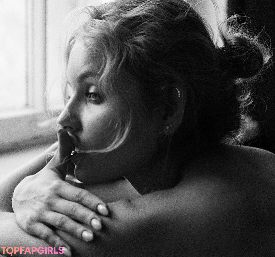 Naakte gelekte OnlyFans-foto van Mila Amour #1608