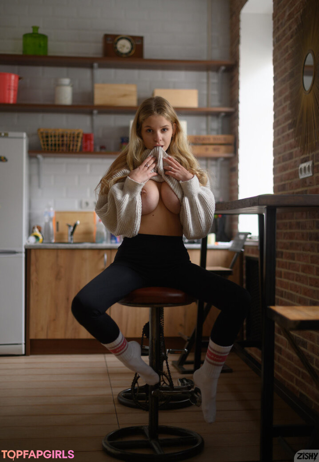 Naakte gelekte OnlyFans-foto van Mila Amour #1996