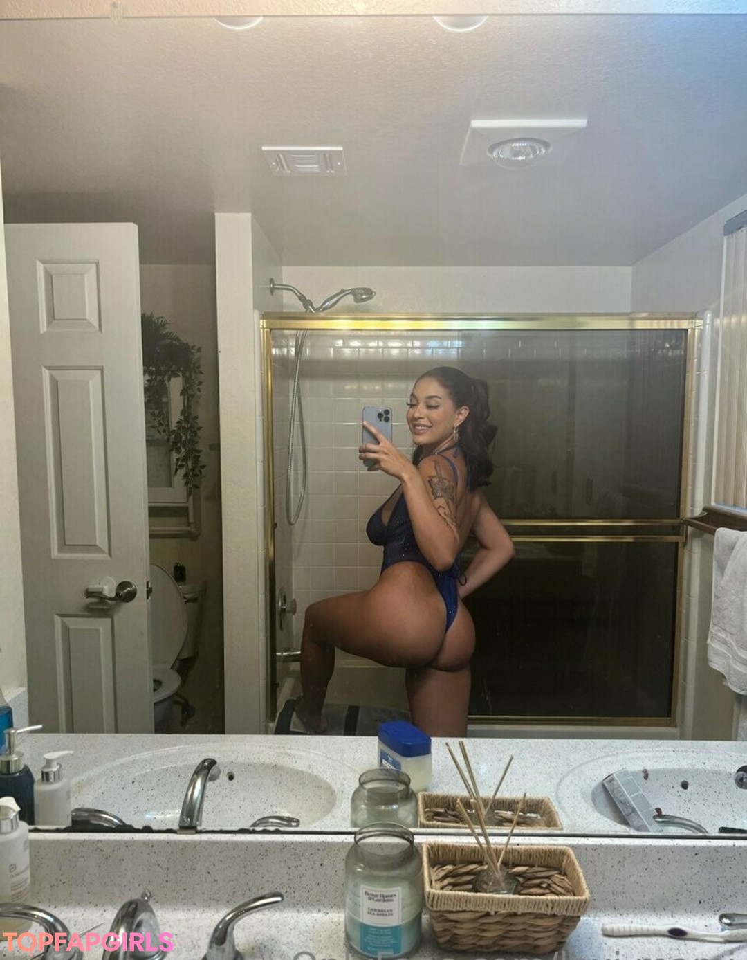 Naakte gelekte OnlyFans-foto van Adianababyxo #151