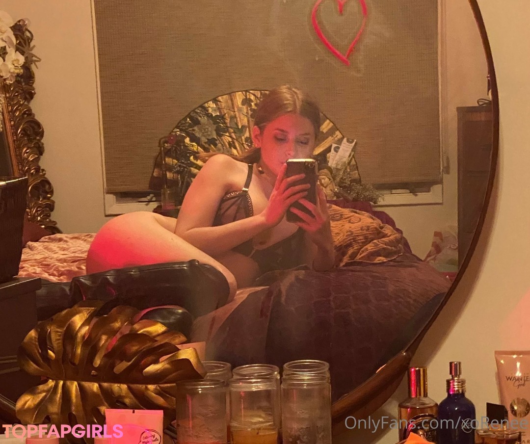 Naakte gelekte OnlyFans-foto van Renee Olstead #1104