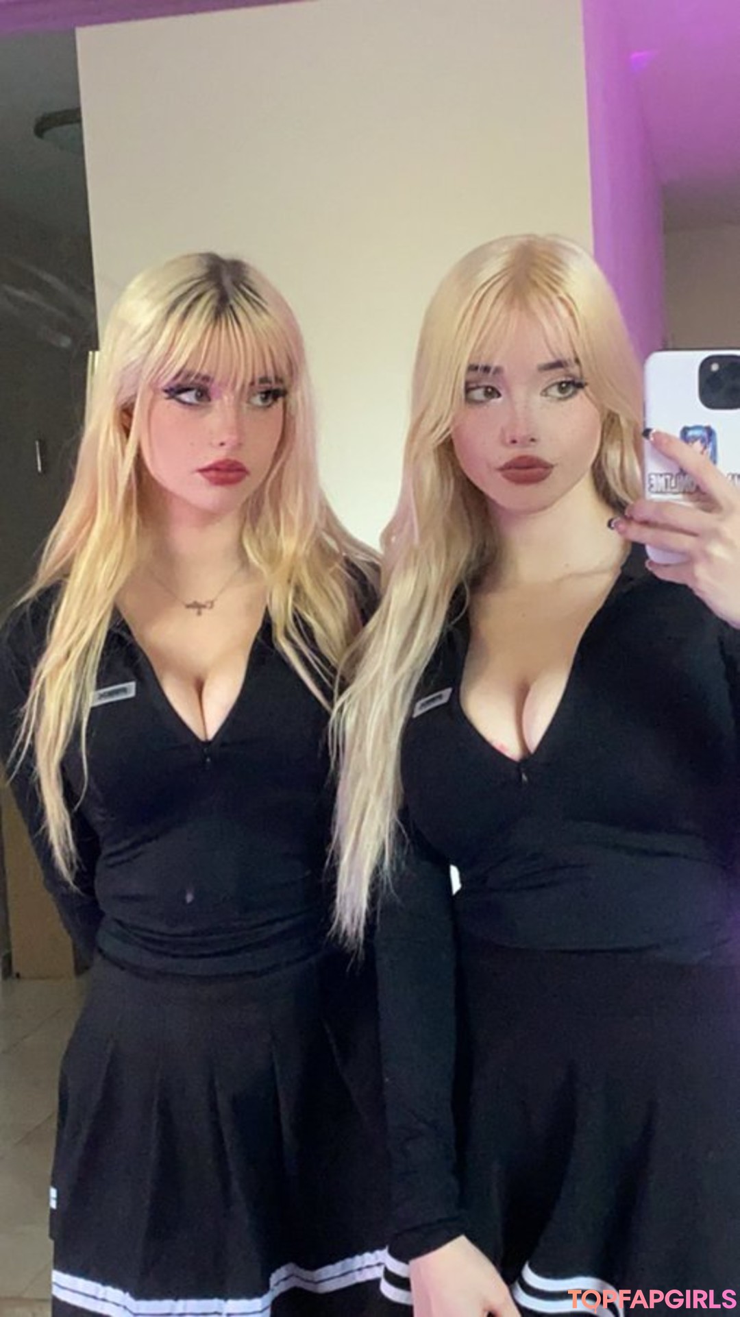 Naakte gelekte OnlyFans-foto van Burch Twins #2509