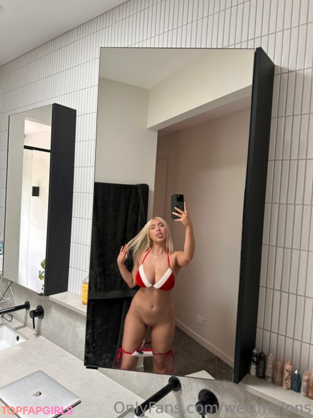 Naakte gelekte OnlyFans-foto van Wettmelons #219