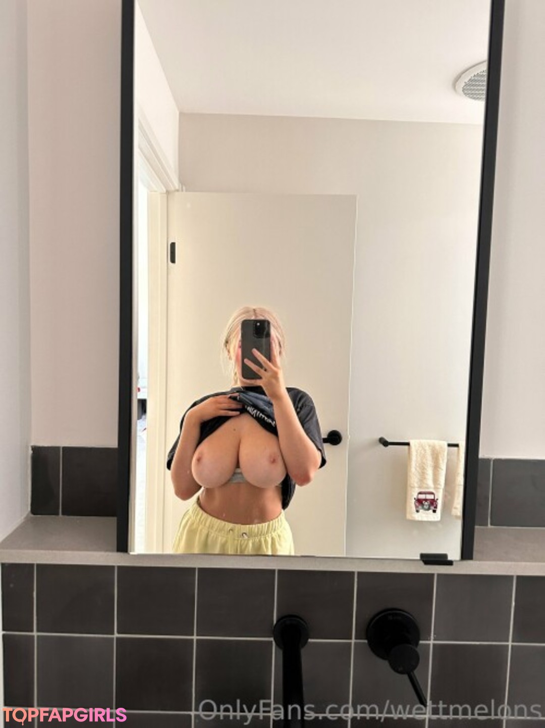 Naakte gelekte OnlyFans-foto van Wettmelons #237