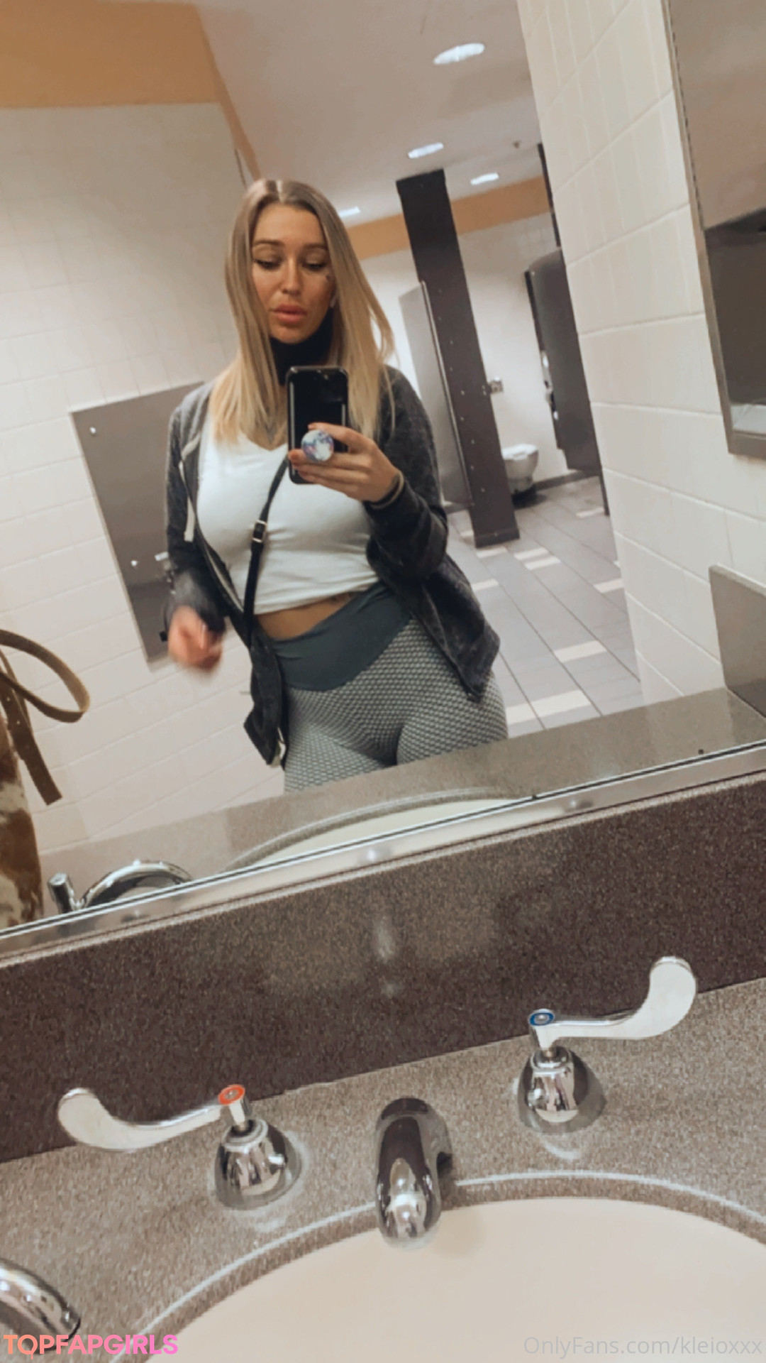Naakte gelekte OnlyFans-foto van Kleio Valentien #72