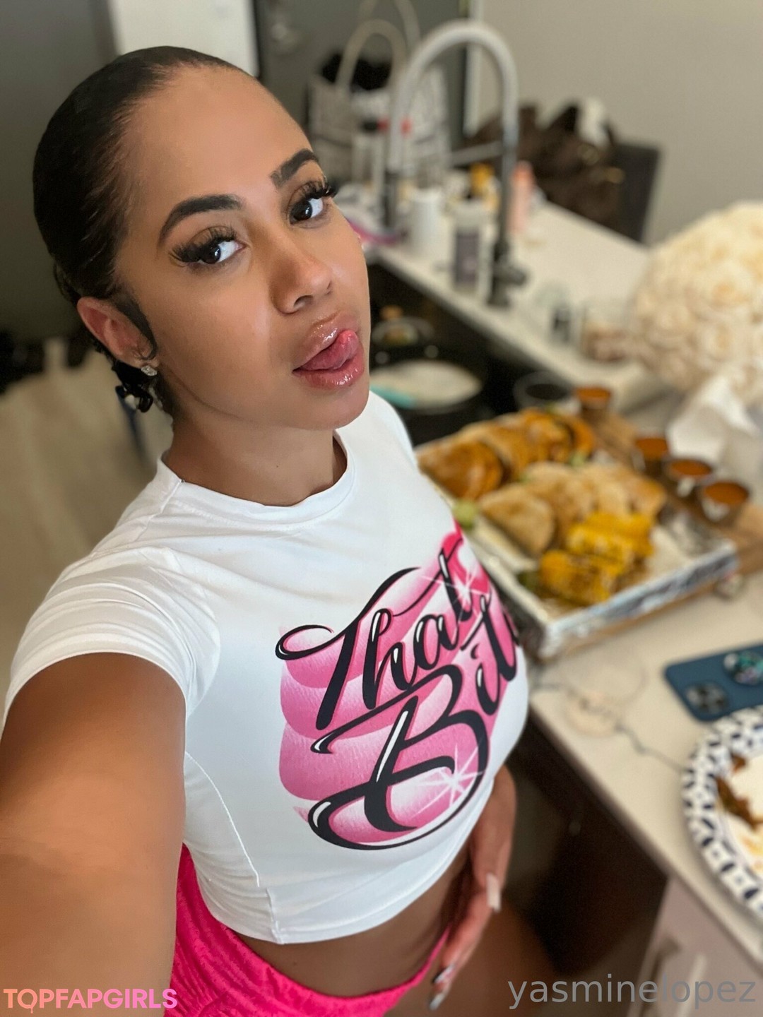 Naakte gelekte OnlyFans-foto van Yasmine Lopez #225