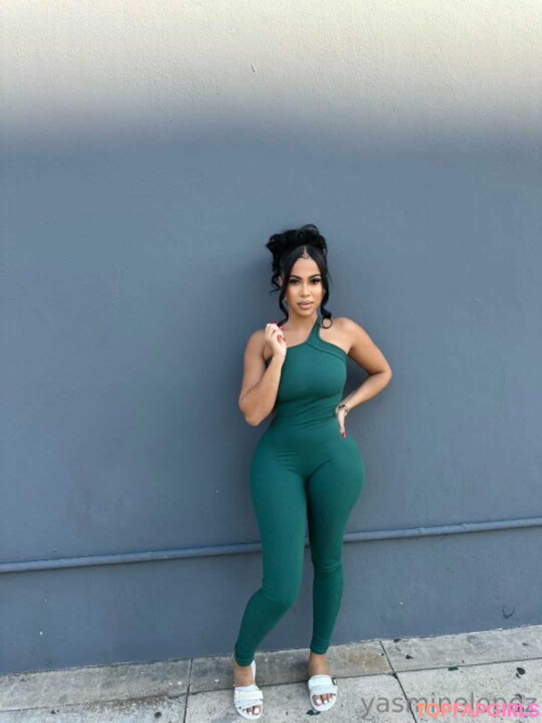 Naakte gelekte OnlyFans-foto van Yasmine Lopez #42