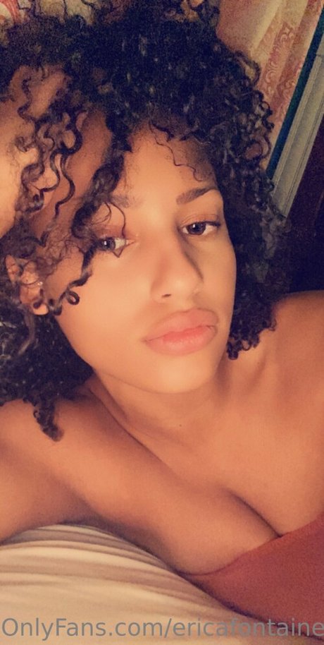 Naakte gelekte OnlyFans-foto van Erica Fontaine