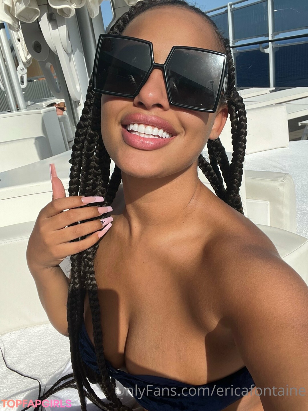 Naakte gelekte OnlyFans-foto van Erica Fontaine #9