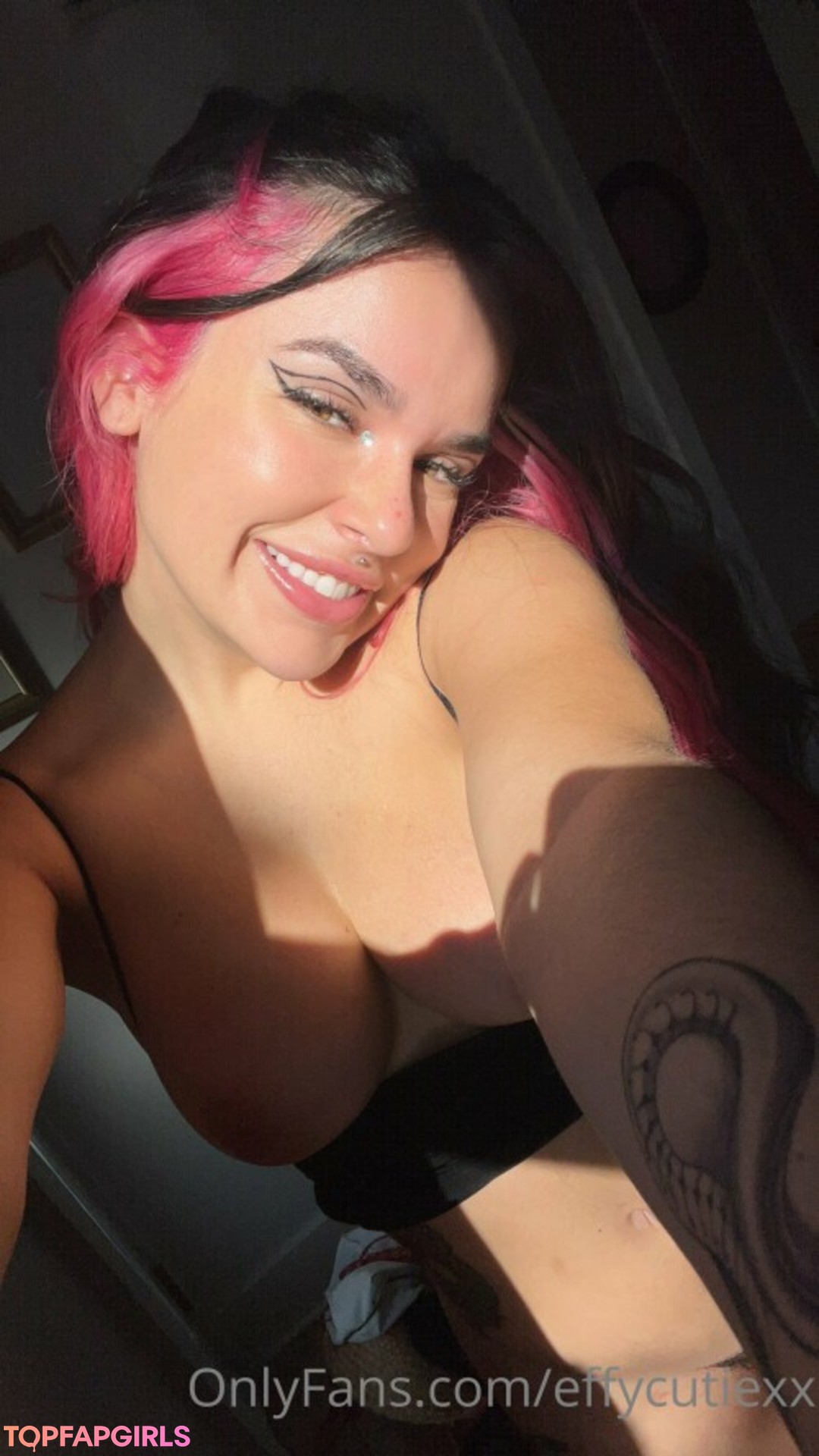 Naakte gelekte OnlyFans-foto van Effy Cutie #340