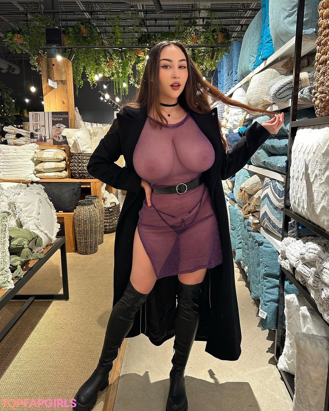 Naakte gelekte OnlyFans-foto van Louisa Khovanski #1162