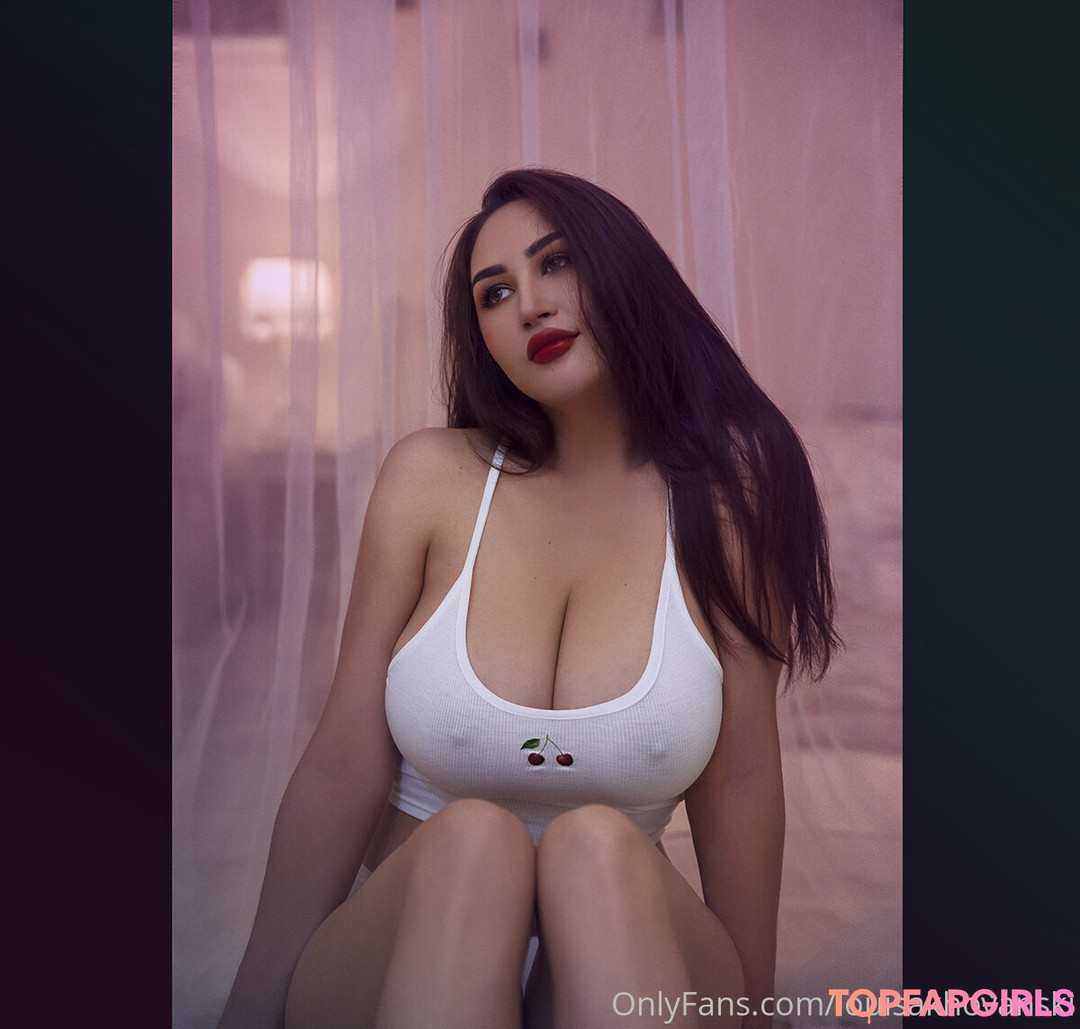 Naakte gelekte OnlyFans-foto van Louisa Khovanski #695