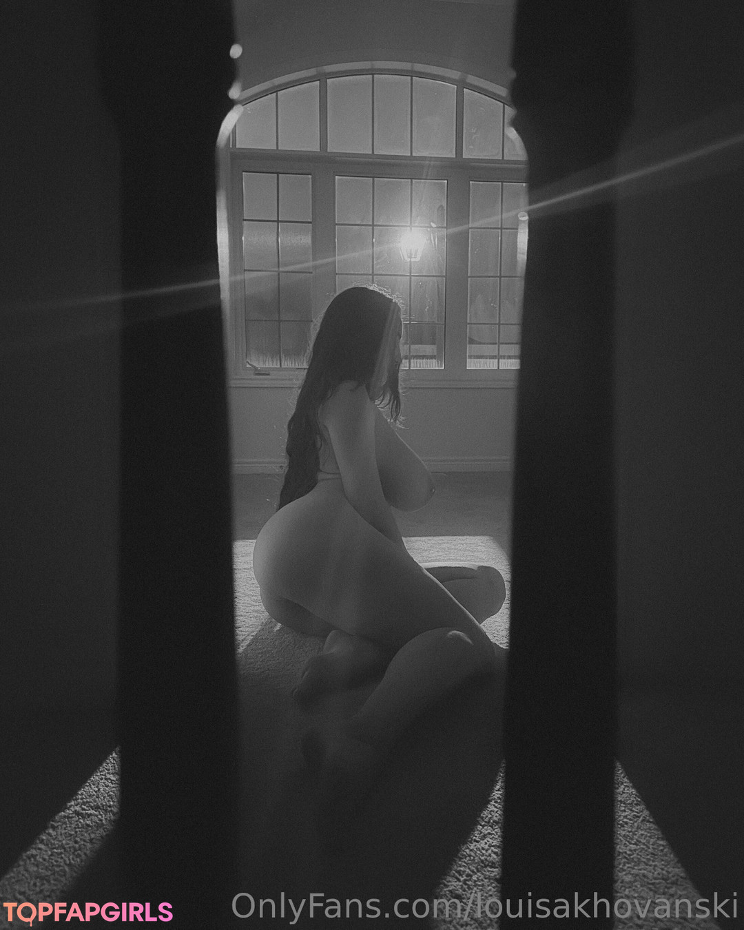 Naakte gelekte OnlyFans-foto van Louisa Khovanski #996