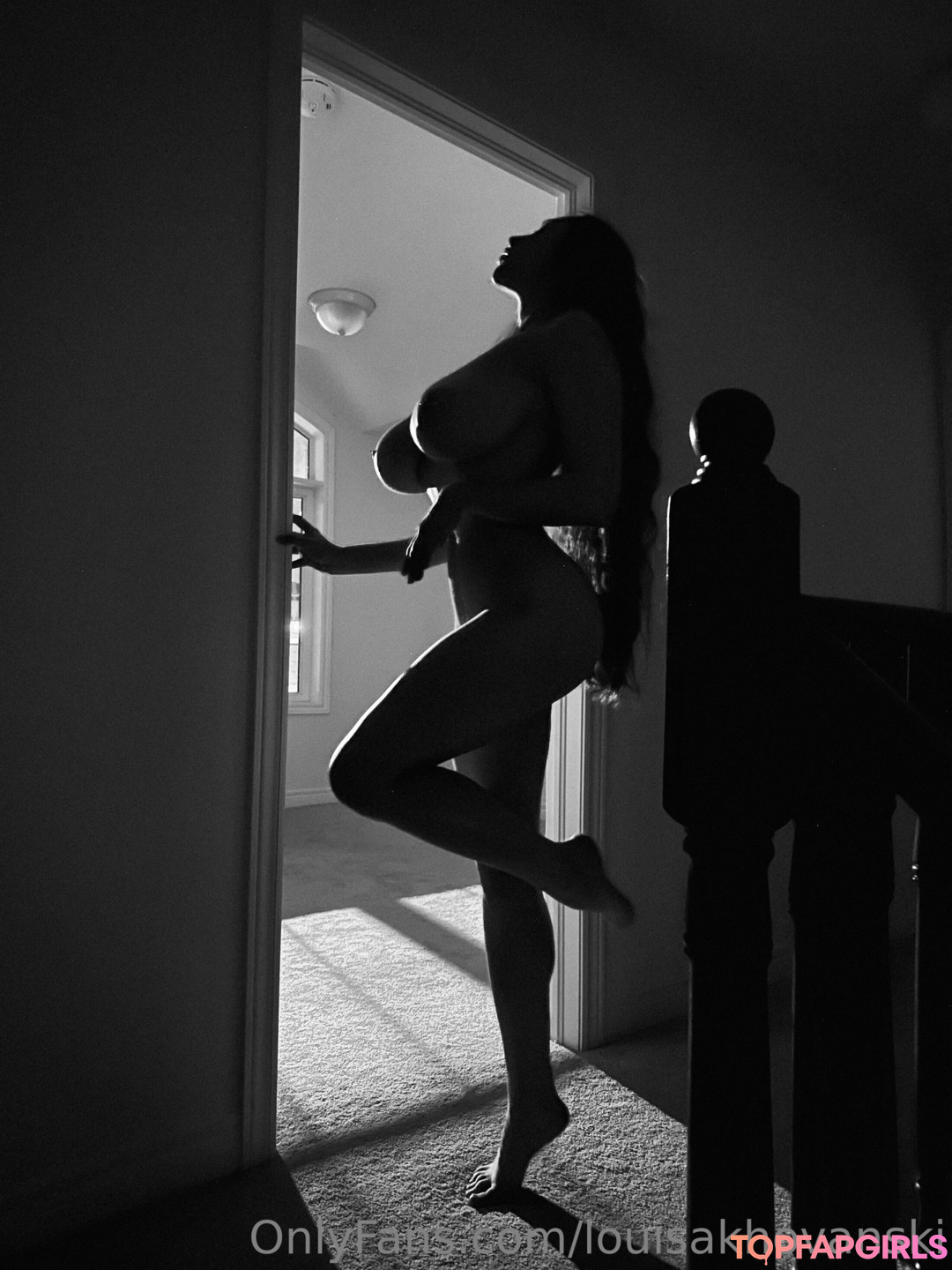 Naakte gelekte OnlyFans-foto van Louisa Khovanski #455