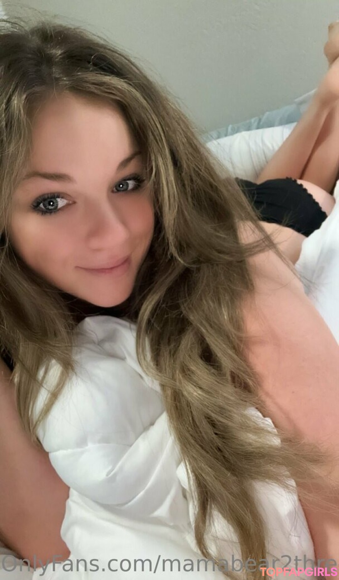 Naakte gelekte OnlyFans-foto van Mamabear2threecubs #11