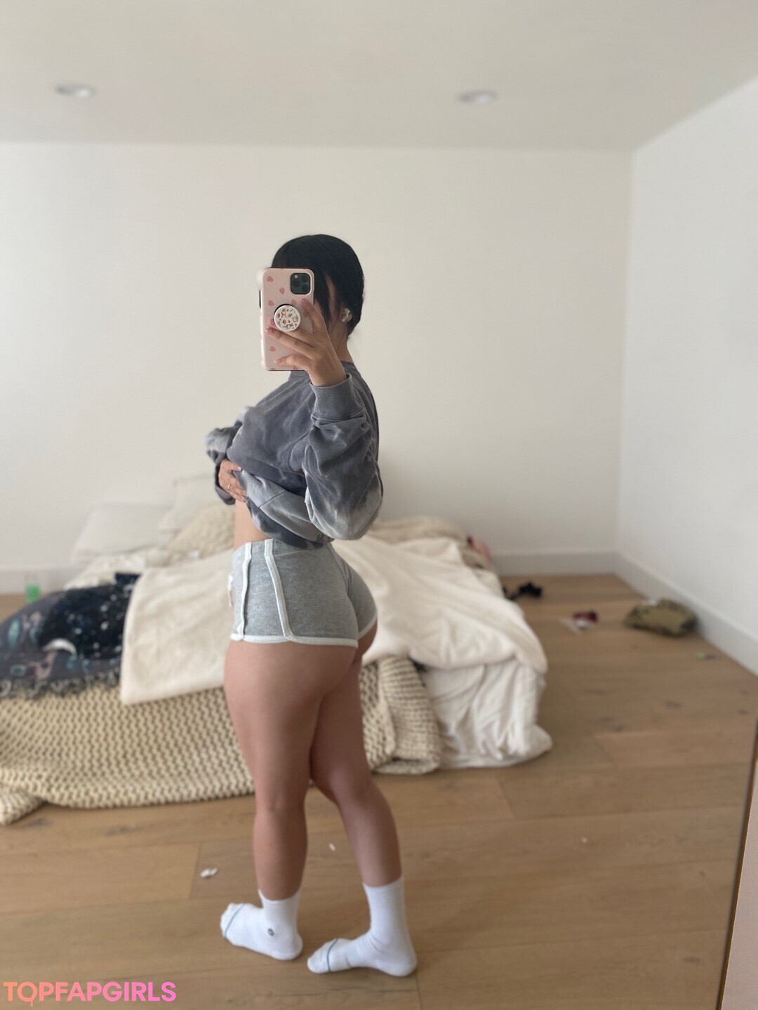 Naakte gelekte OnlyFans-foto van Syanne #6