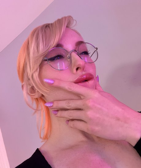 Jenna Lynn Meowri