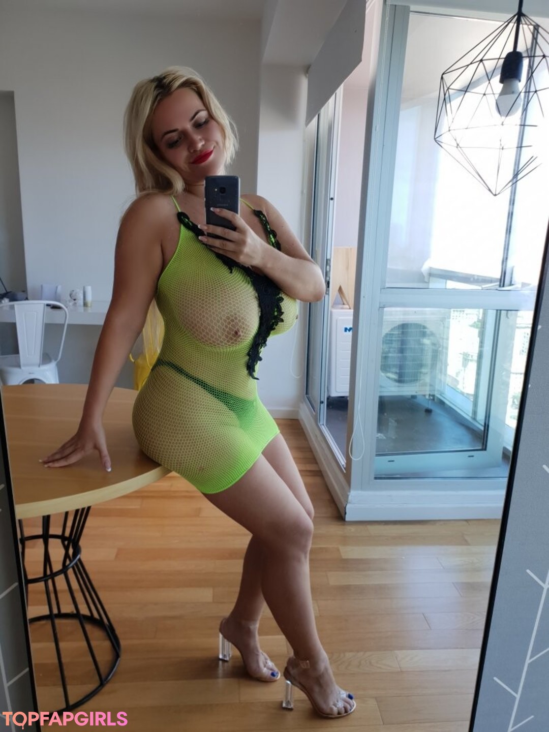Naakte gelekte OnlyFans-foto van Olyria Roy #30