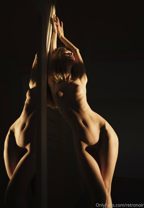 Naakte gelekte OnlyFans-foto van Anna Tsaralunga