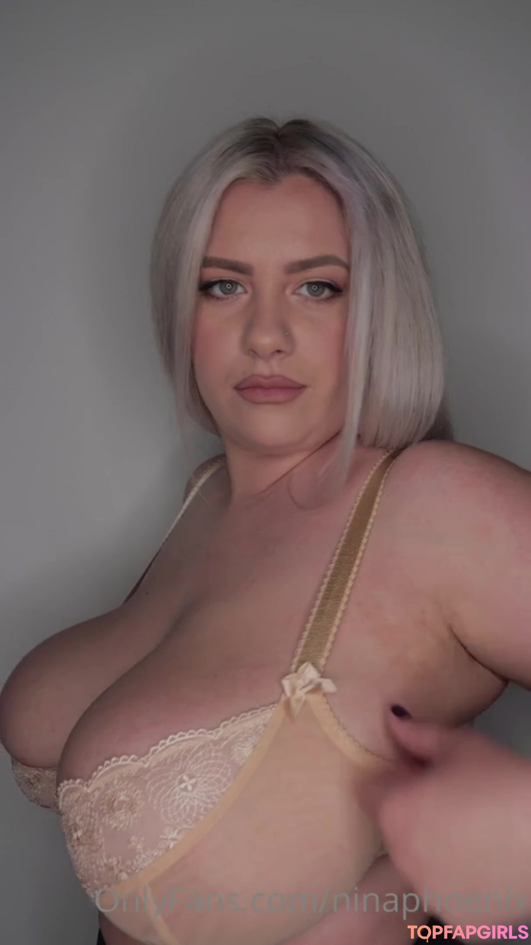 Naakte gelekte OnlyFans-foto van Ninaphoenix #436