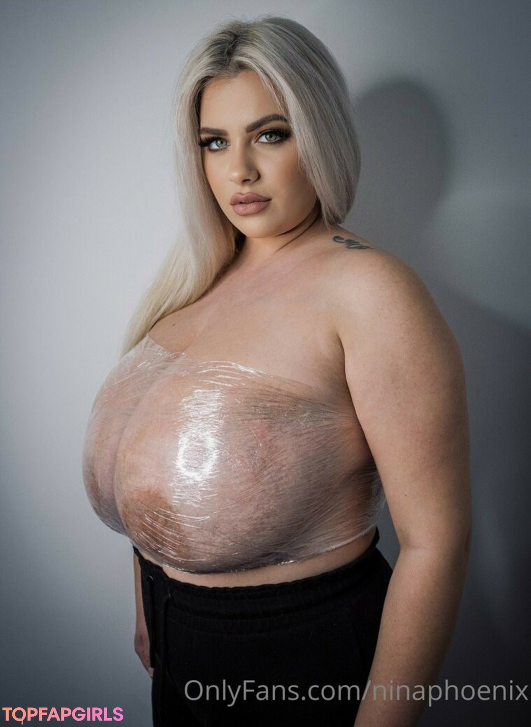 Naakte gelekte OnlyFans-foto van Ninaphoenix #484