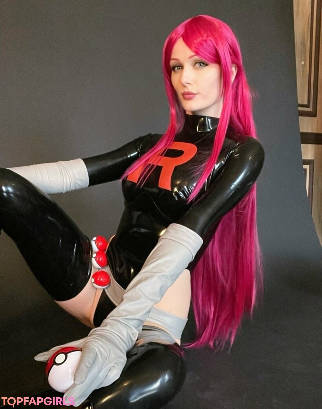 Naakte gelekte OnlyFans-foto van Tniwe #2138