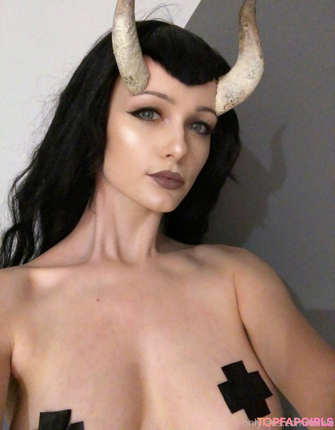 Naakte gelekte OnlyFans-foto van Tniwe #2399